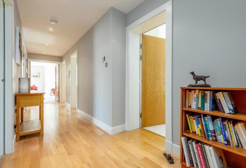 The Argyle Apartment   Luxury   Parking