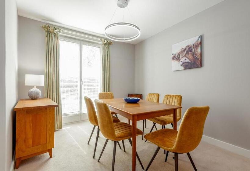 The Argyle Apartment   Luxury   Parking