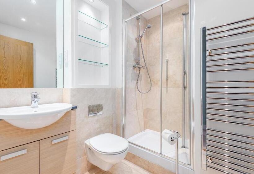 The Argyle Apartment   Luxury   Parking