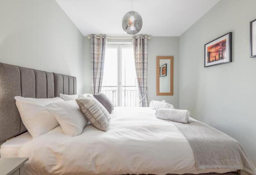 The Argyle Apartment   Luxury   Parking