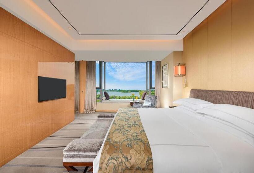 六安曙光铂尊酒店