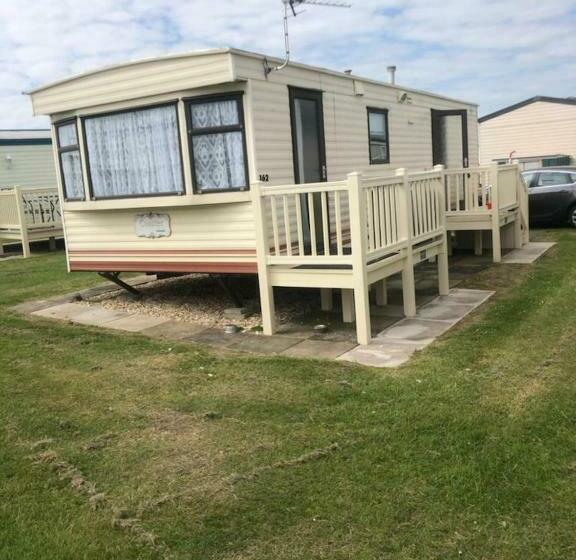 A4 The Chase 6 Berth Pet Friendly Caravan With Decking