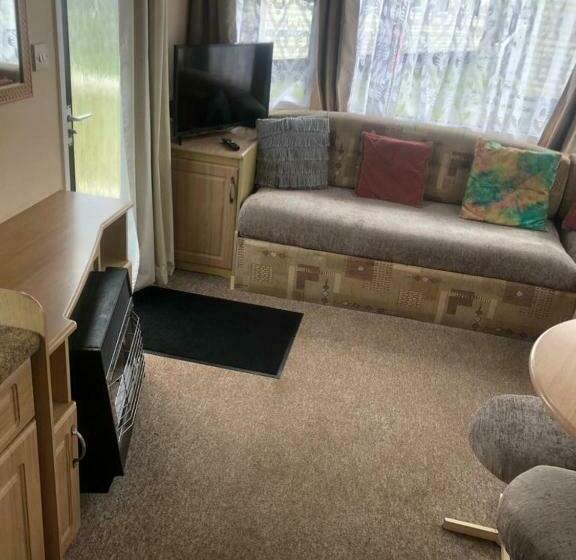 A4 The Chase 6 Berth Pet Friendly Caravan With Decking