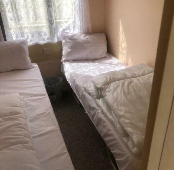 A4 The Chase 6 Berth Pet Friendly Caravan With Decking