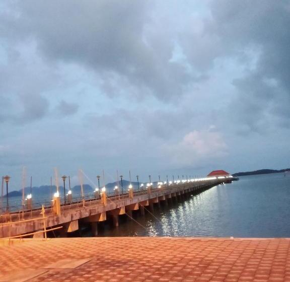 ユースホステル The Rock Hut