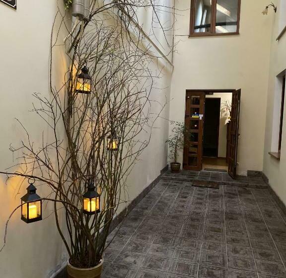 تختخواب و صبحانه відпочинковий комплекс,міні готель старий дворик