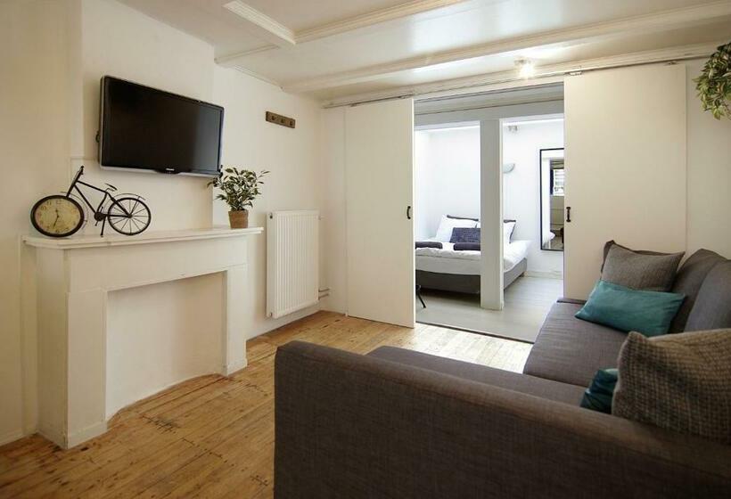 تختخواب و صبحانه Cosy Apartment Right In The City Center With Airco!