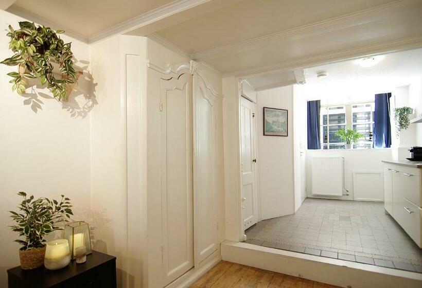 تختخواب و صبحانه Cosy Apartment Right In The City Center With Airco!