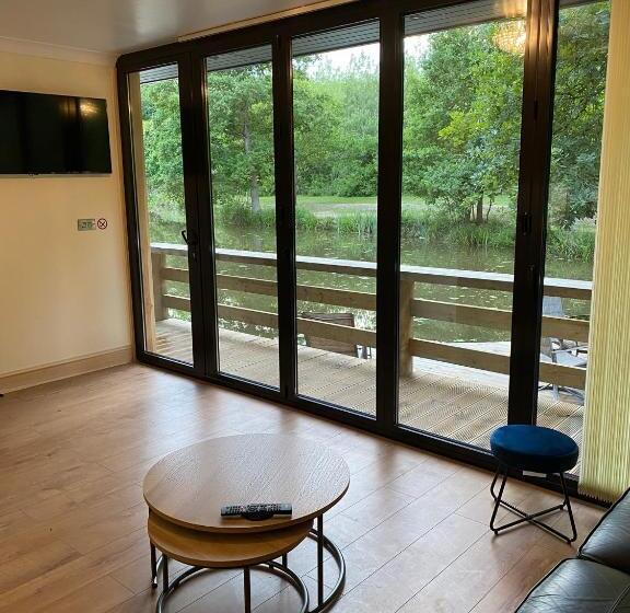 Cackle Hill Lakes, Kingfisher Lodge