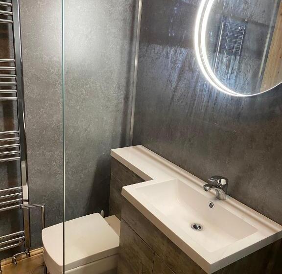 Cackle Hill Lakes, Kingfisher Lodge