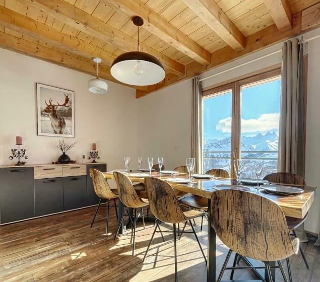 Chalet Le Mauntenrojji   Skis Aux Pieds