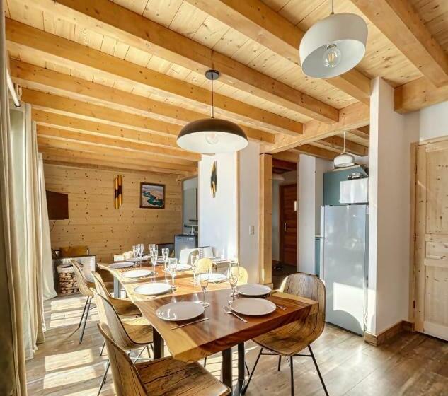 Chalet Le Mauntenrojji   Skis Aux Pieds