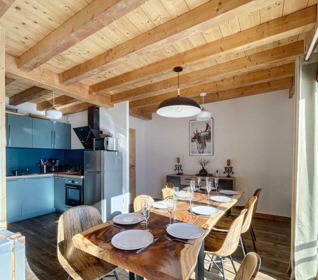 Chalet Le Mauntenrojji   Skis Aux Pieds