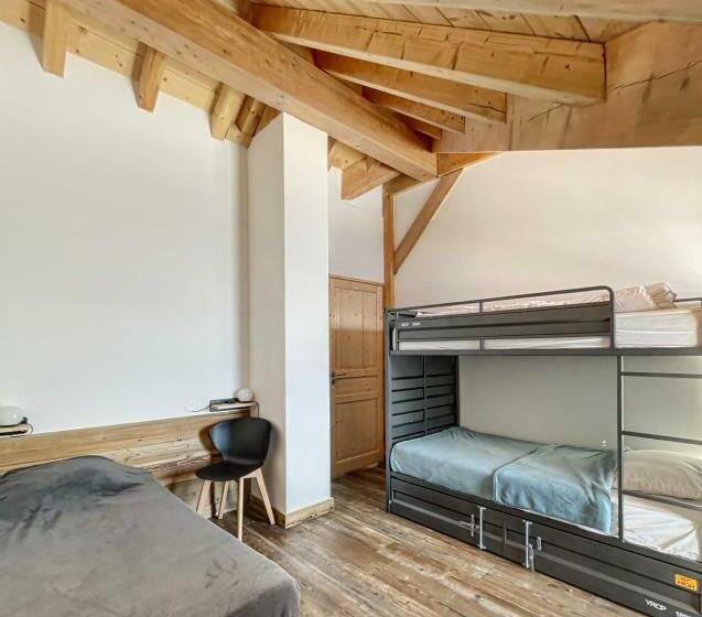 Chalet Le Mauntenrojji   Skis Aux Pieds