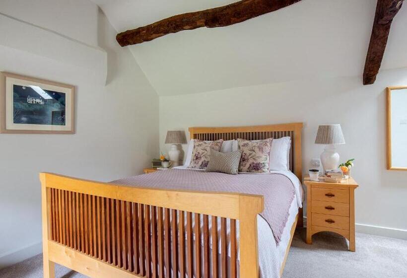 Climbing Rose Cottage   Dog Friendly   Peaceful Cotswold Cottage