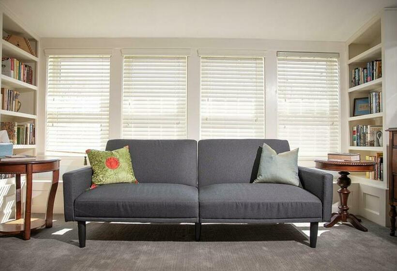 Dickson Street Bed & Breakfast