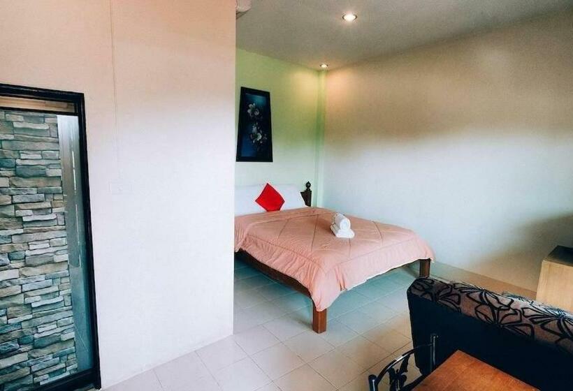 Hotel โรงแรมฟร้อนบีช Frontbeach