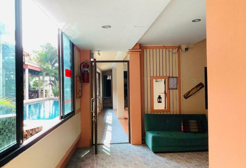 Hotel โรงแรมฟร้อนบีช Frontbeach