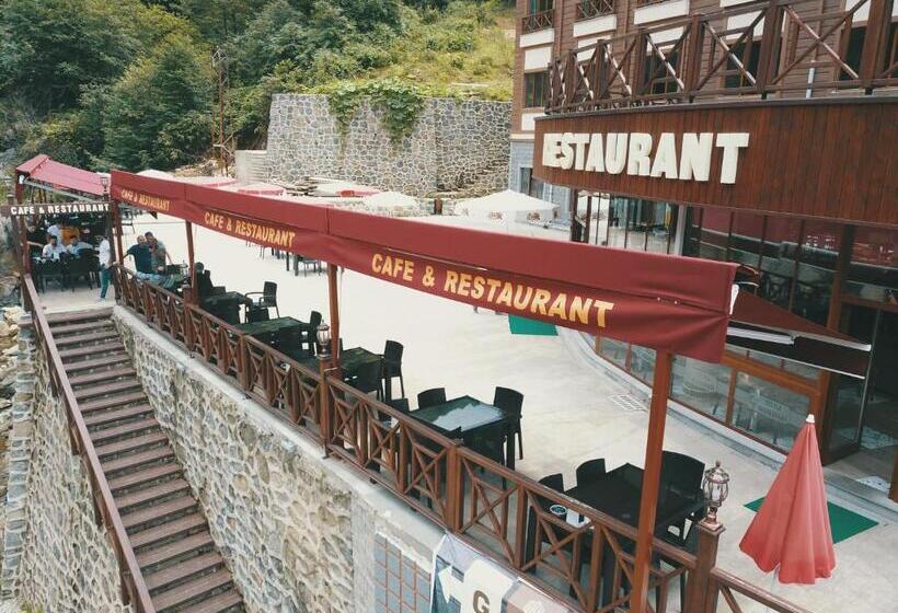 בית מלון כפרי Grand şelale