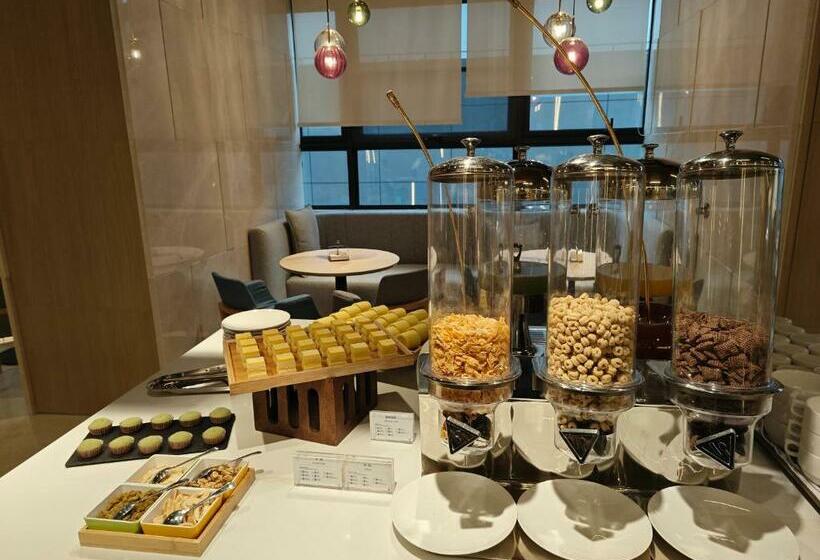 Отель Holiday Inn Express Shanghai Qingpu New City, An Ihg