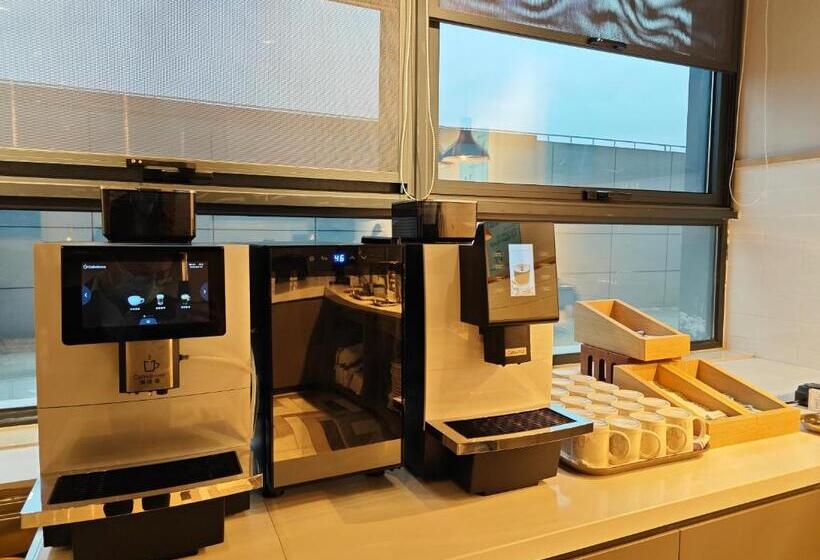 Отель Holiday Inn Express Shanghai Qingpu New City, An Ihg