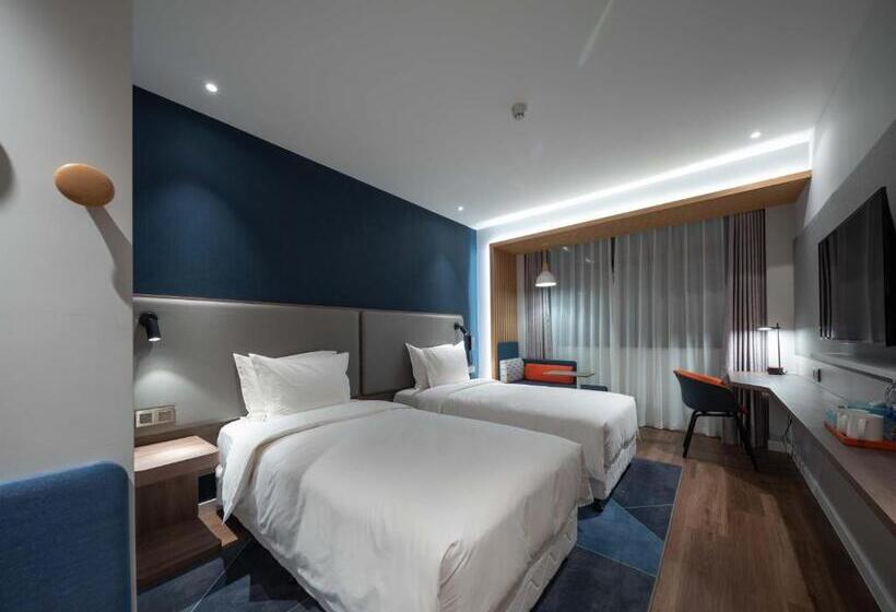 Отель Holiday Inn Express Shanghai Qingpu New City, An Ihg
