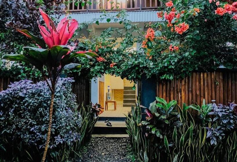 ホテル Lesehan Cahaya Tetebatu Inn Syariah At Desa Wisata