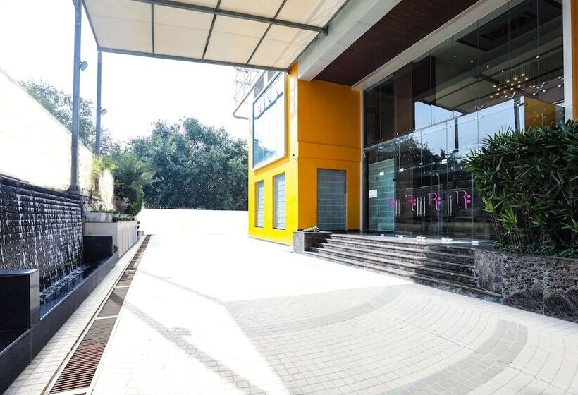 ホテル Regenta Suites Gurugram, Sohna Road, Sector 49