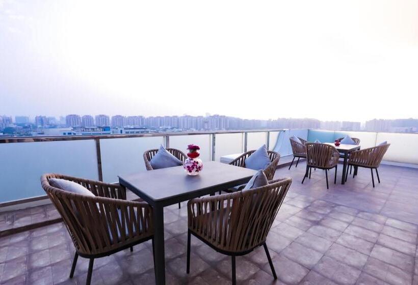 ホテル Regenta Suites Gurugram, Sohna Road, Sector 49
