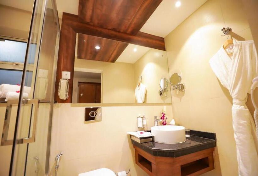 ホテル Regenta Suites Gurugram, Sohna Road, Sector 49