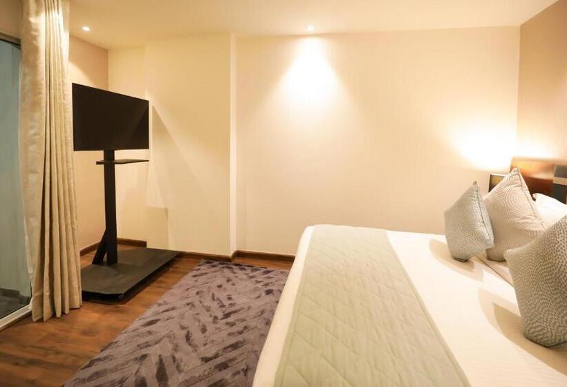 ホテル Regenta Suites Gurugram, Sohna Road, Sector 49