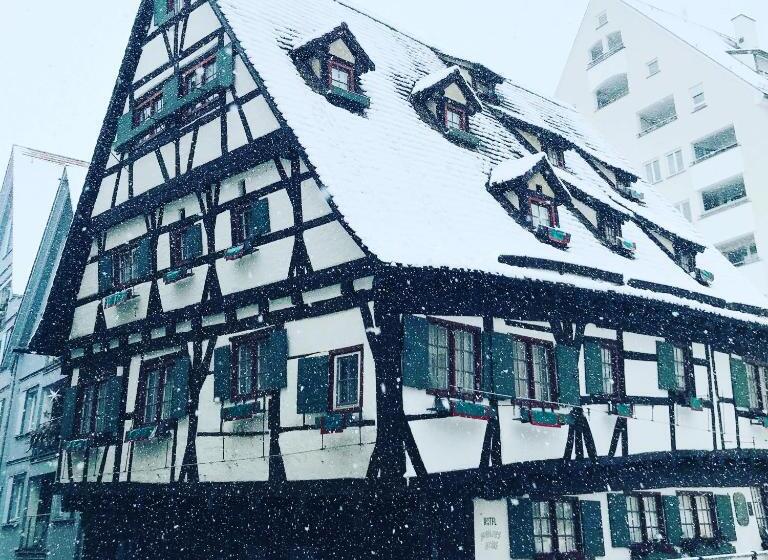 Отель Schiefes Haus