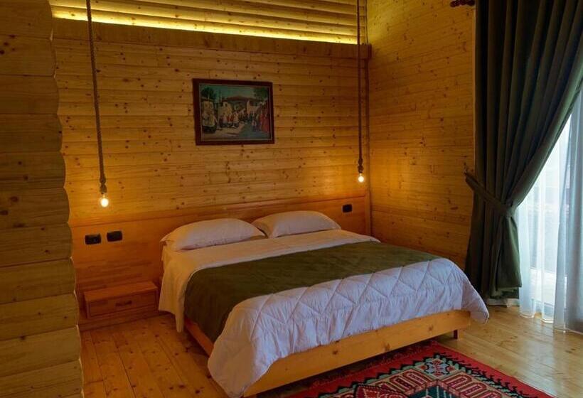 هتل Wooden House