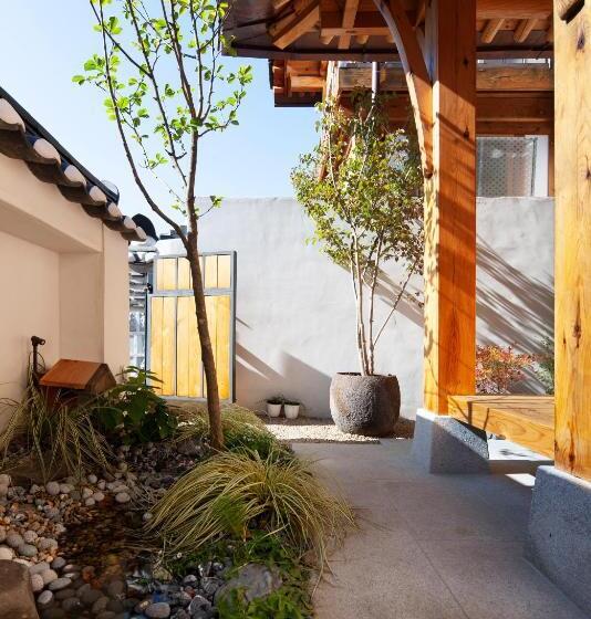 Iriru Luxury Hanok Stay Eunpyung Hanok Village