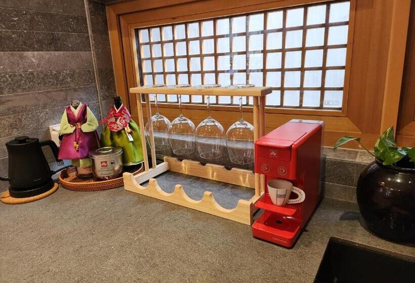 Iriru Luxury Hanok Stay Eunpyung Hanok Village