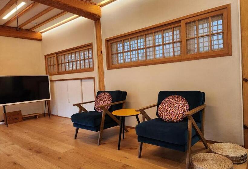 Iriru Luxury Hanok Stay Eunpyung Hanok Village