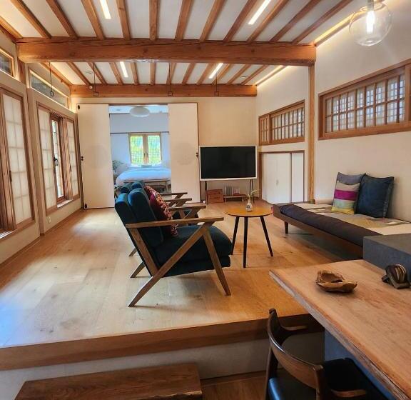 Iriru Luxury Hanok Stay Eunpyung Hanok Village