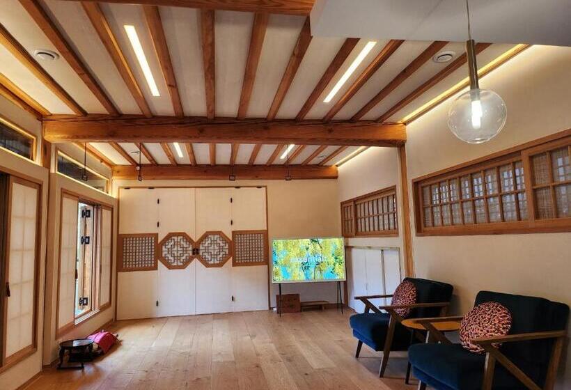 Iriru Luxury Hanok Stay Eunpyung Hanok Village