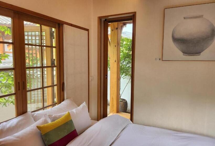 Iriru Luxury Hanok Stay Eunpyung Hanok Village