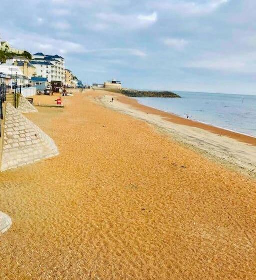 Lottie S Lookout, Ventnor With Fantastic Sea Views
