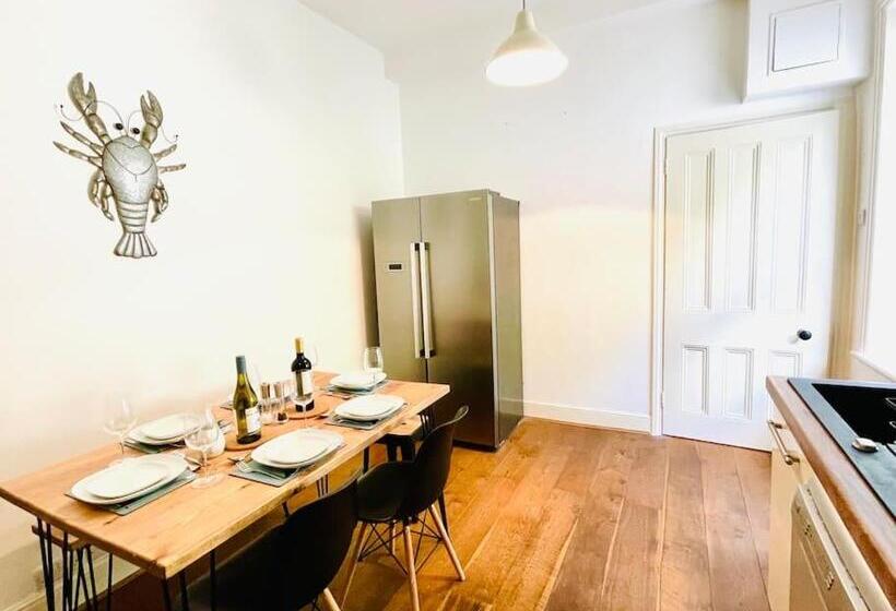 Lottie S Lookout, Ventnor With Fantastic Sea Views