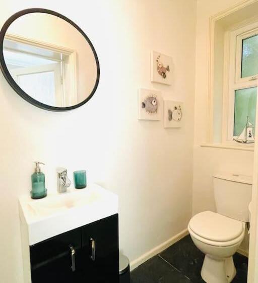 Lottie S Lookout, Ventnor With Fantastic Sea Views