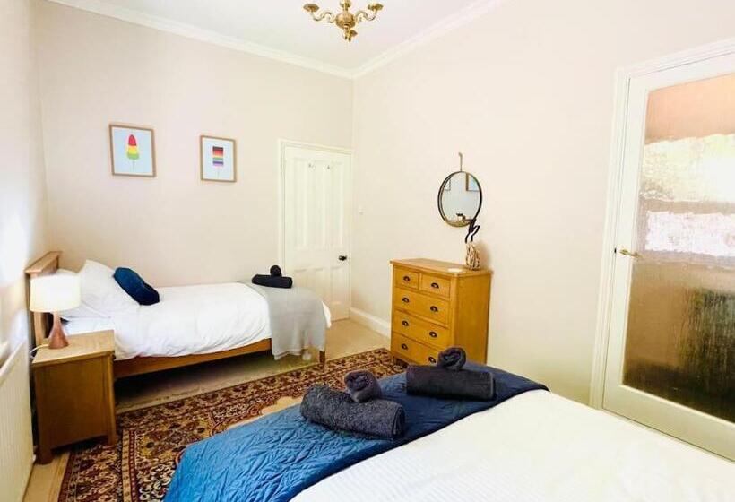 Lottie S Lookout, Ventnor With Fantastic Sea Views