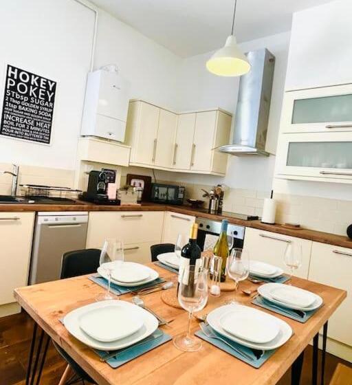 Lottie S Lookout, Ventnor With Fantastic Sea Views