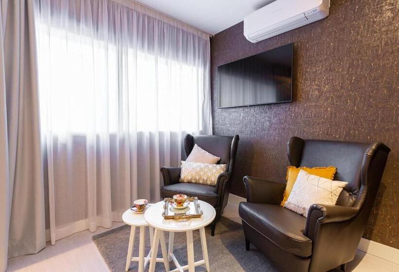 ペンション Fly Rooms Madrid Airport