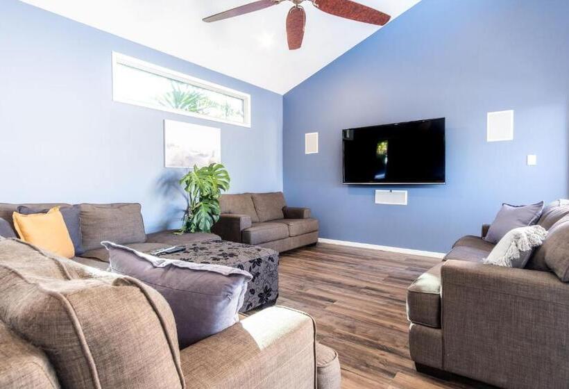 Pet Friendly House Opposite Bokarina Beach