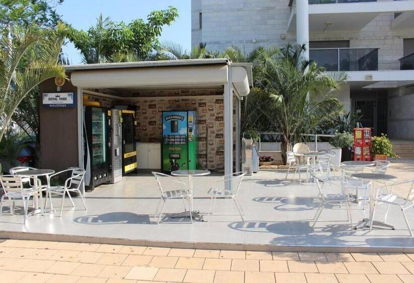 Pool Side Luxury Suite At Royal Park New Listing