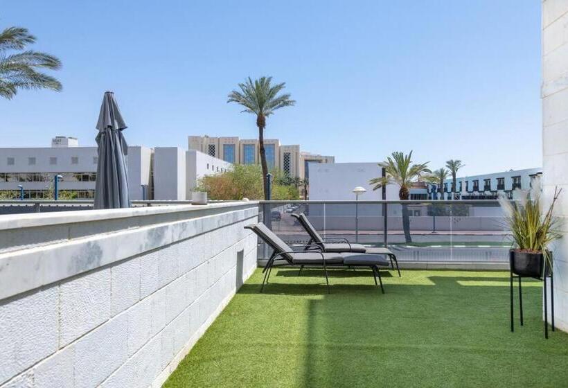 Pool Side Luxury Suite At Royal Park New Listing