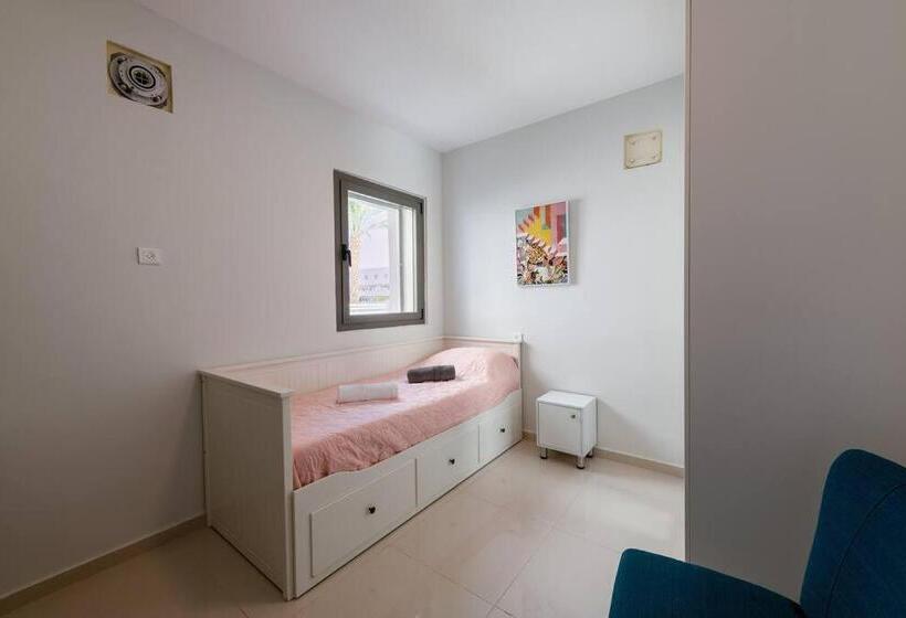 Pool Side Luxury Suite At Royal Park New Listing