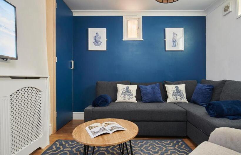 Refurbished Seaside Retreat In The Heart Of Cromer